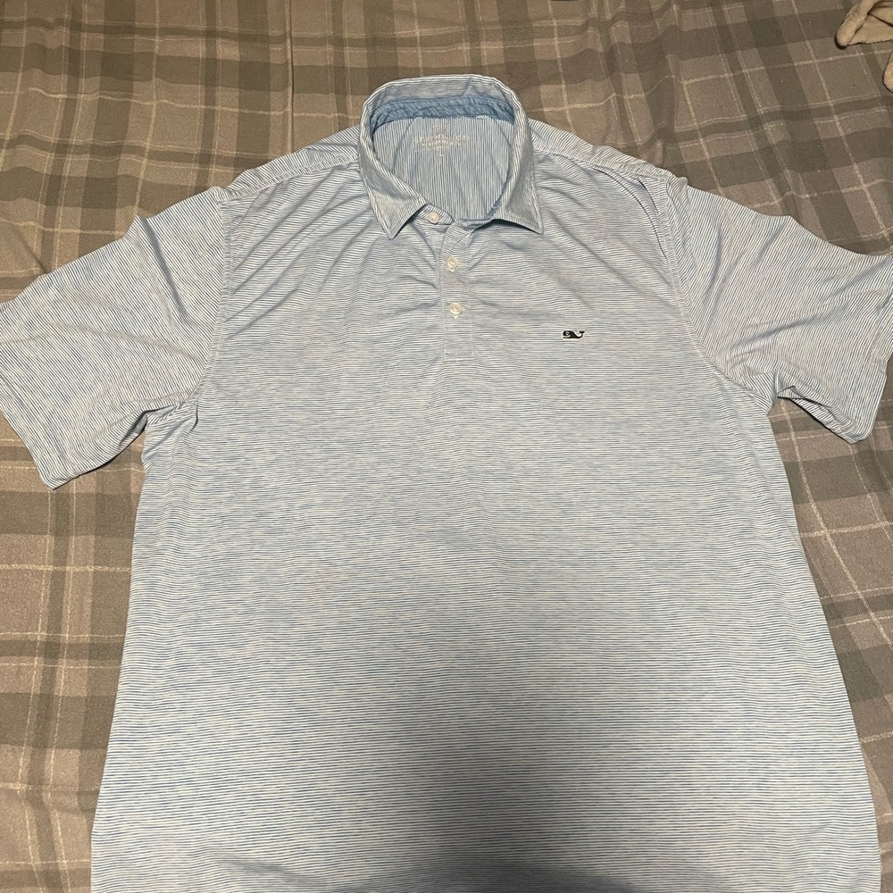 vineyard vines polo in a size L